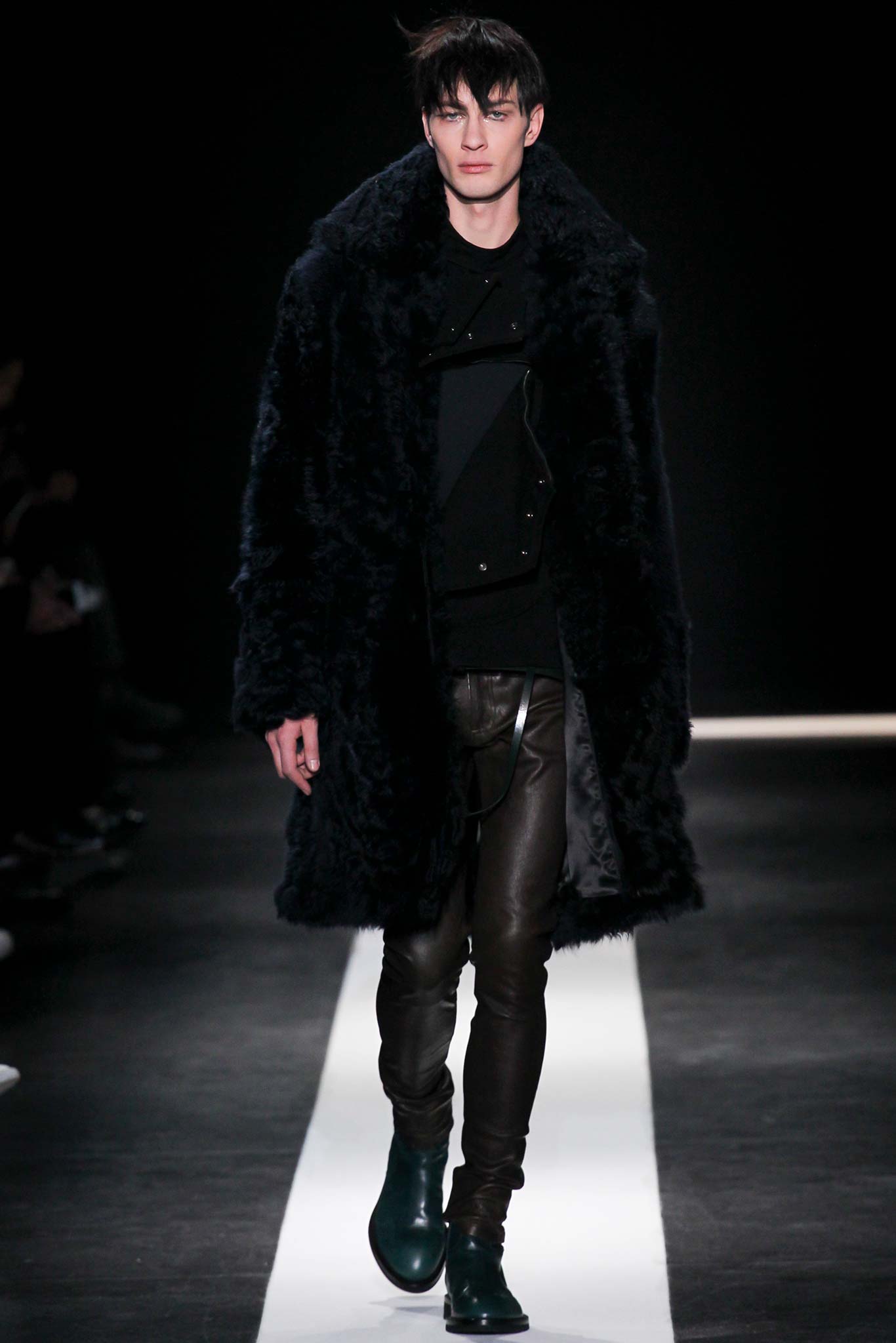 black faux-fur long-sleeve relaxed layered coat
