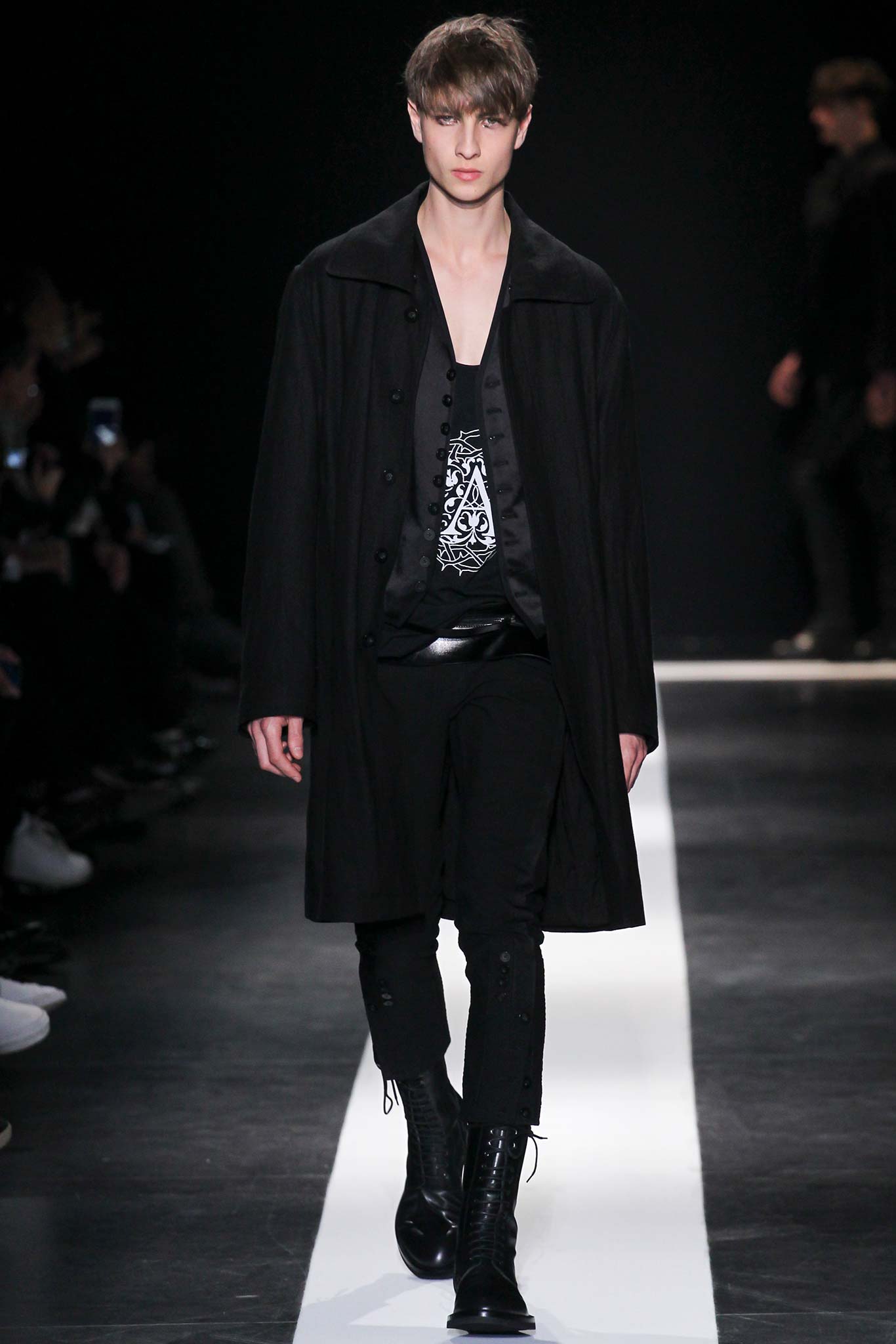 black wool long-sleeve collared relaxed buttoned coat