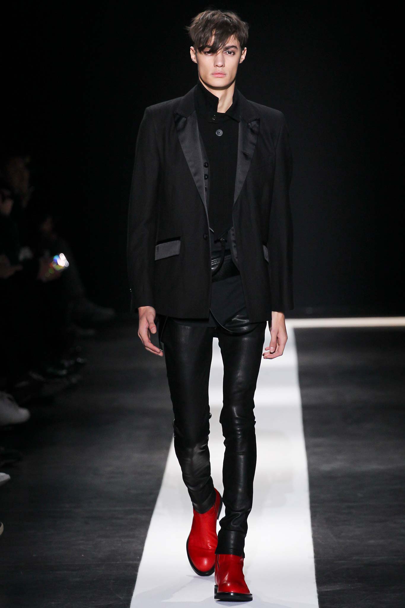 black wool long-sleeve collared tailored buttoned blazer