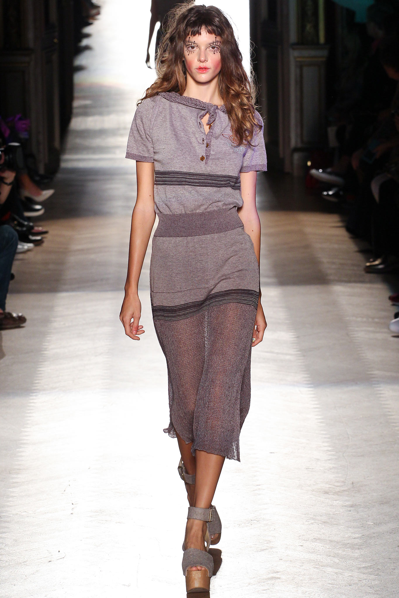 gray fitted sleeveless dress