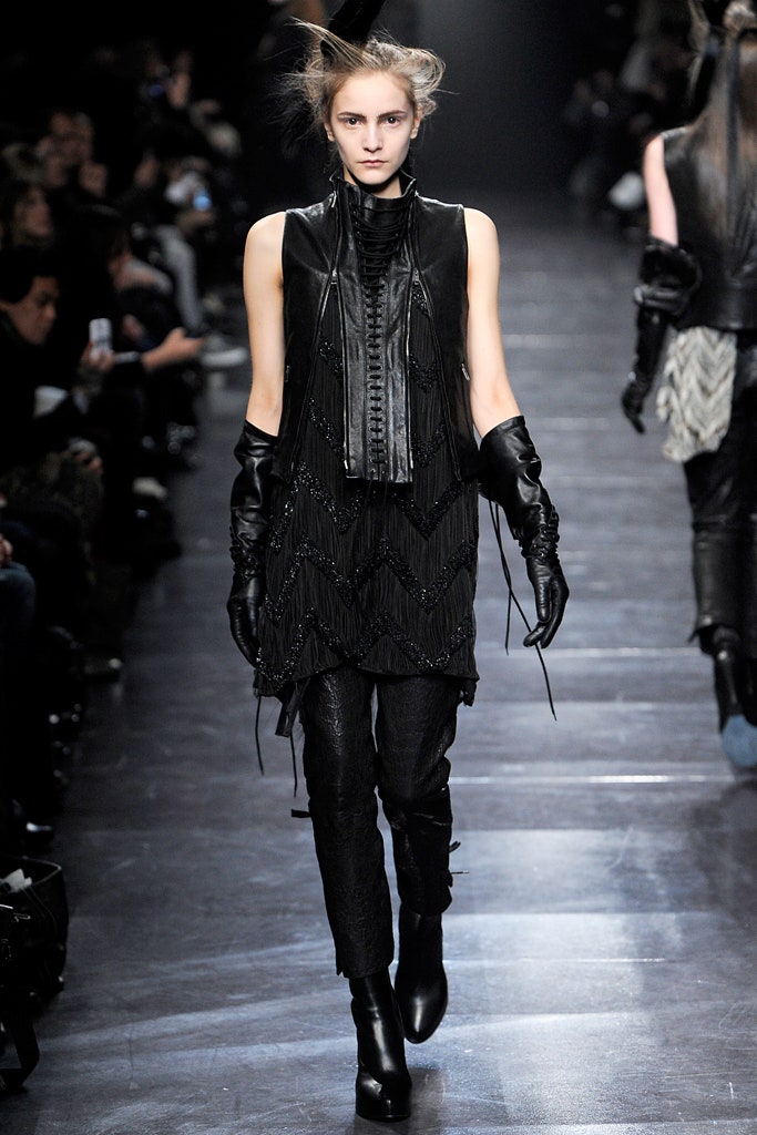 black fitted top with slim pants