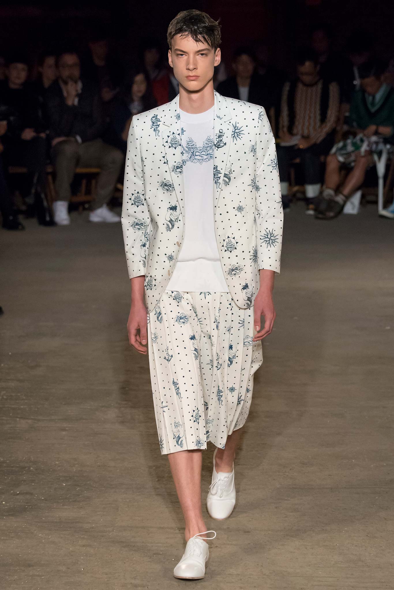 white cotton long-sleeve collared tailored printed blazer