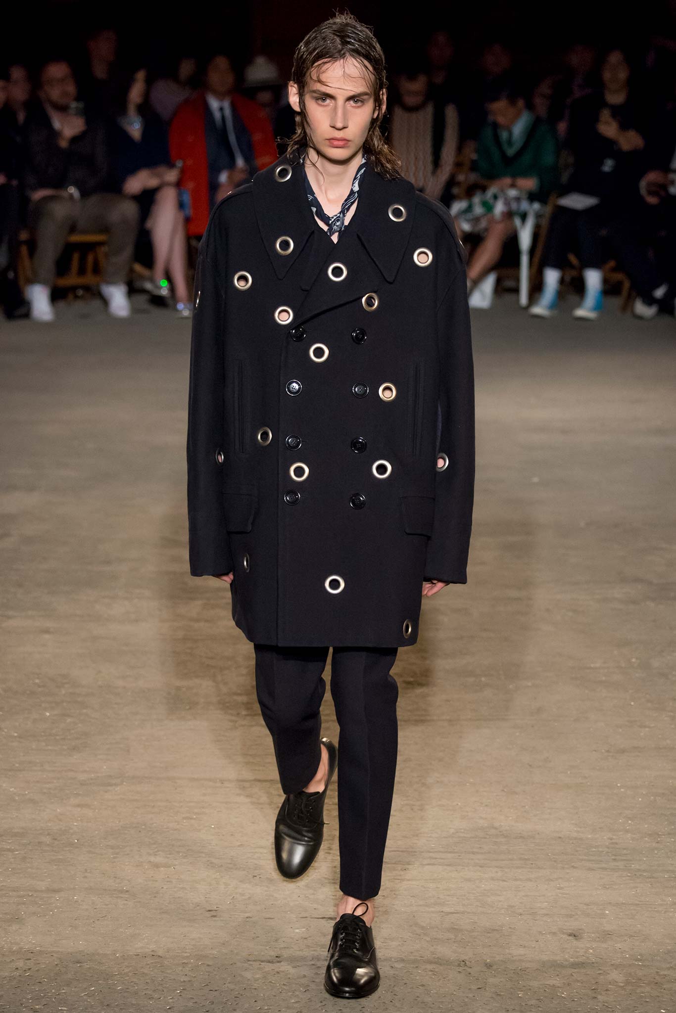 black wool long-sleeve collared relaxed buttoned coat