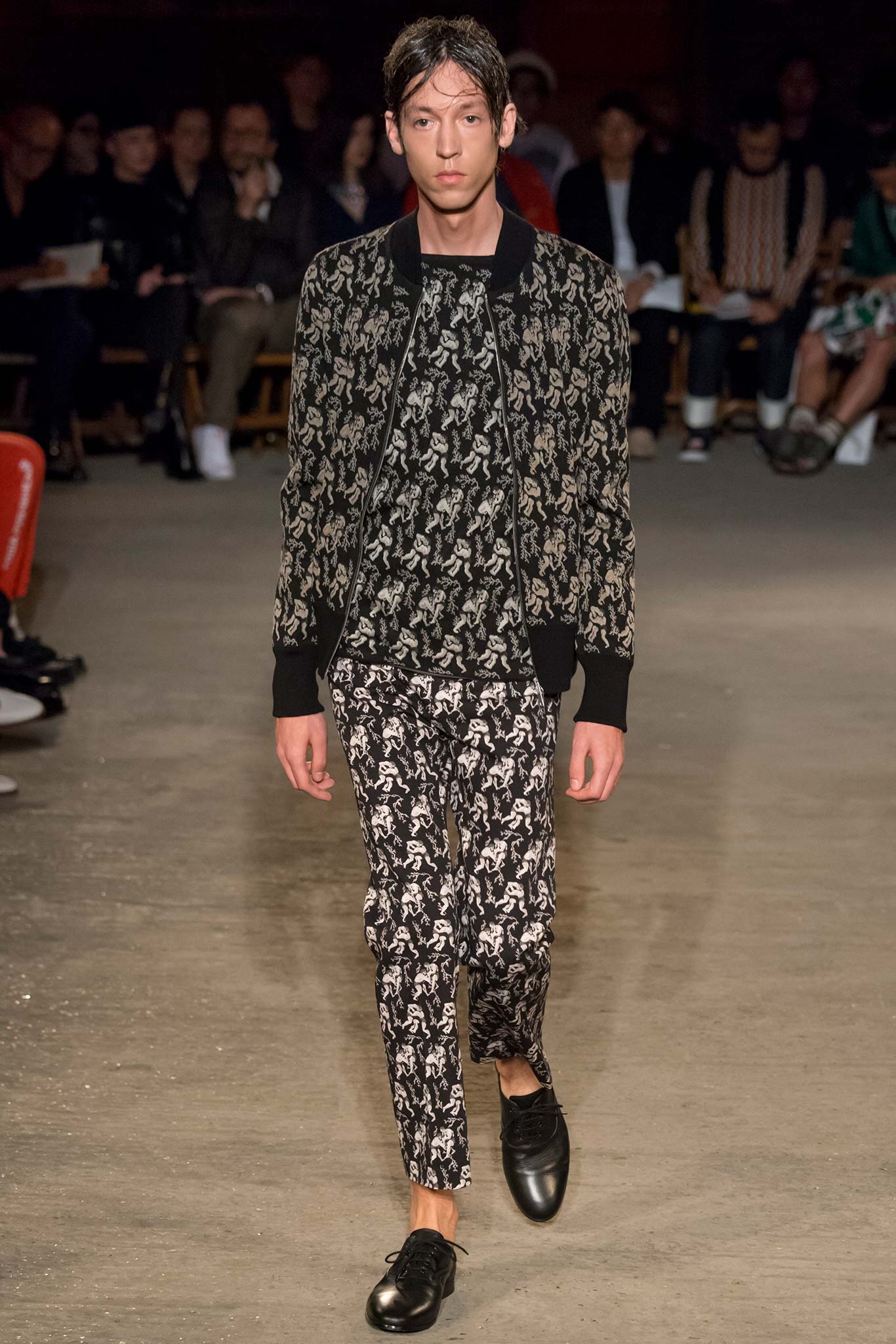 black cotton long-sleeve collared fitted zippered printed jacket