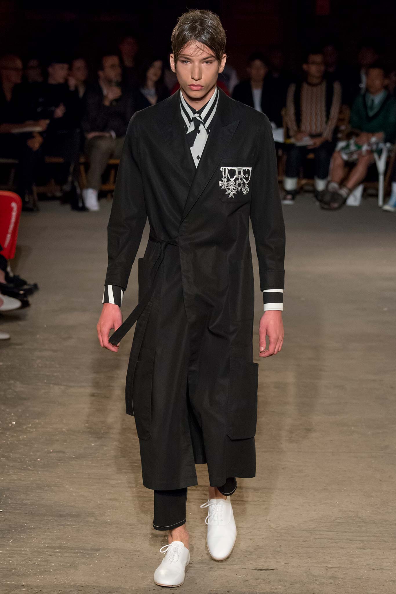 black cotton long-sleeve collared relaxed buttoned pockets coat