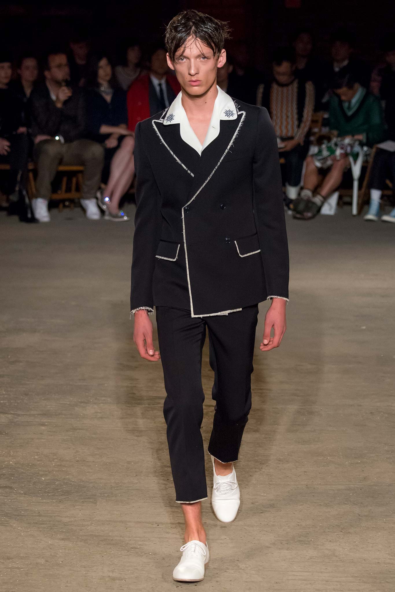 black cotton long-sleeve collared tailored zippered suit