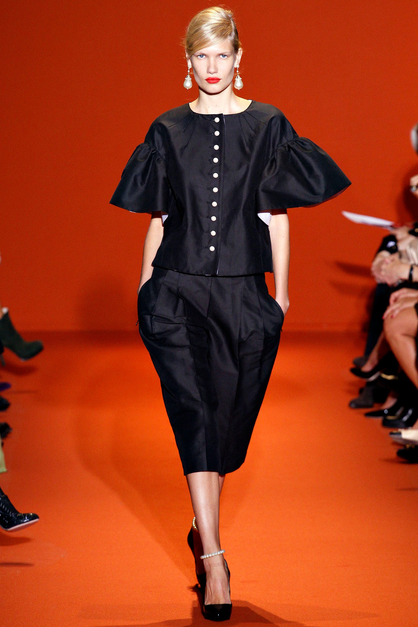 black cotton short-sleeve collared fitted buttoned pleated top