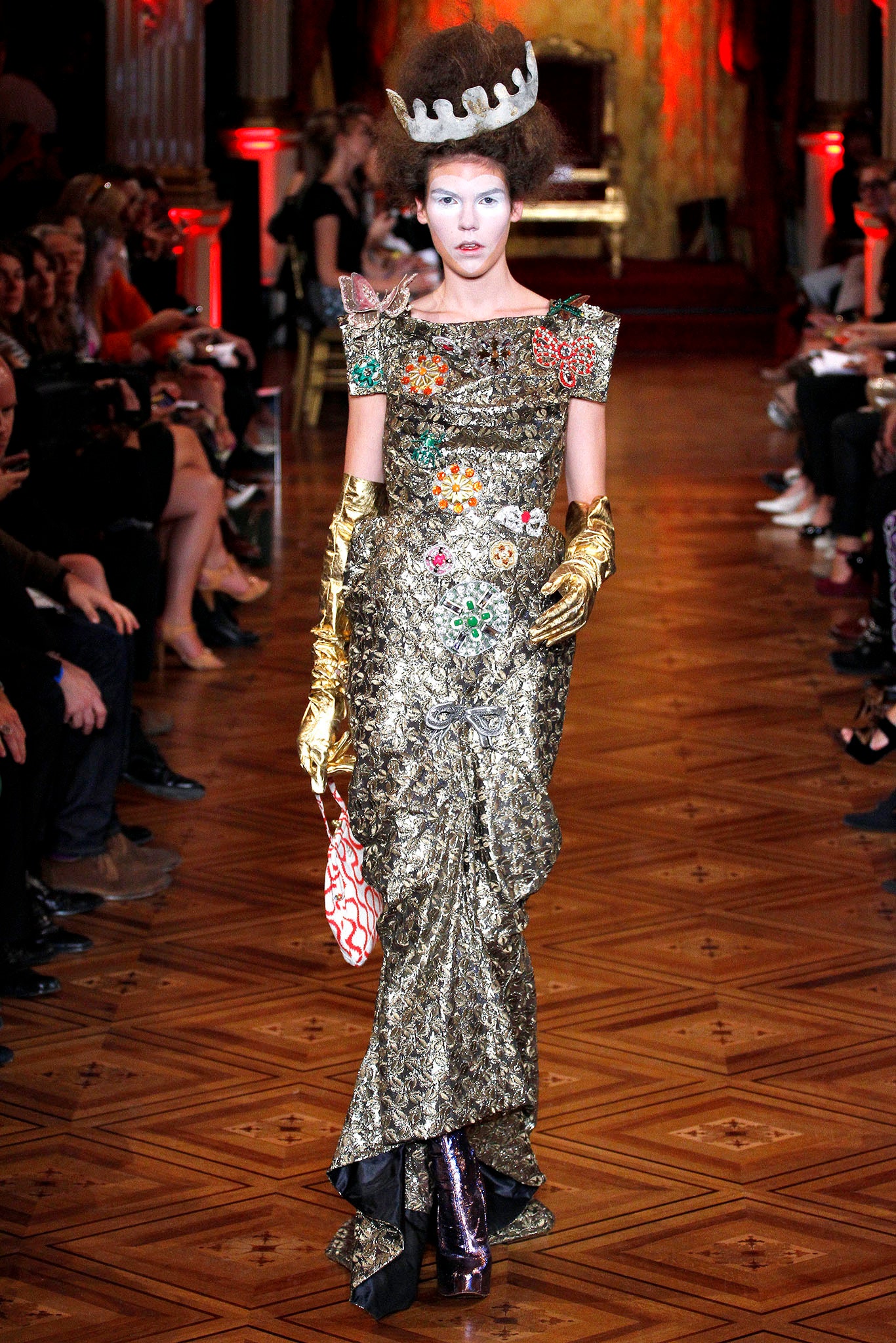 gold fitted gloves