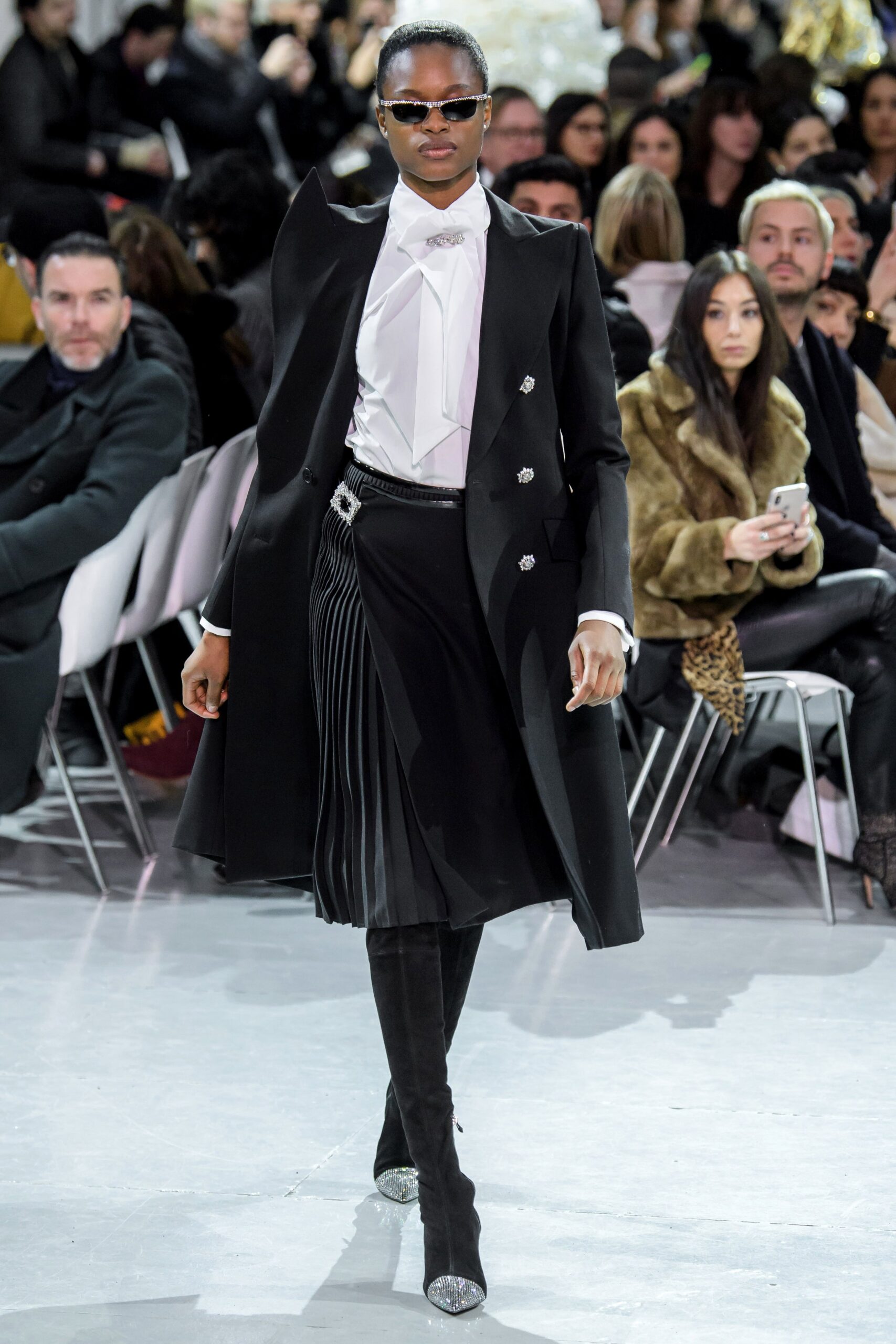 black wool long-sleeve collared fitted pleated coat