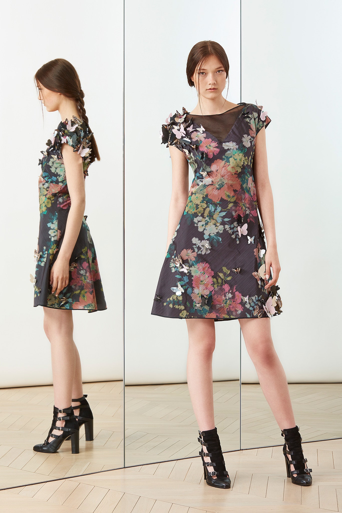 black silk short-sleeve scoop-neck fitted floral pleated dress