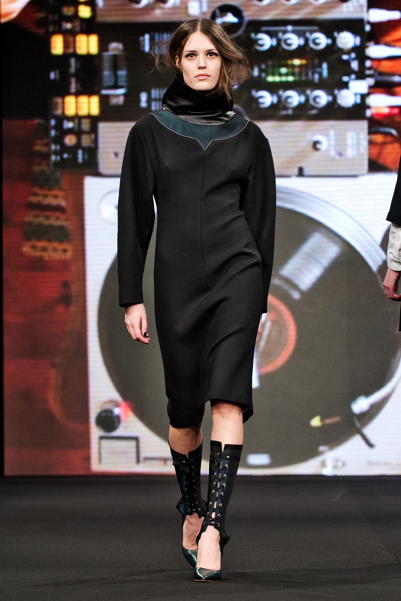 black fitted midi dress with boots