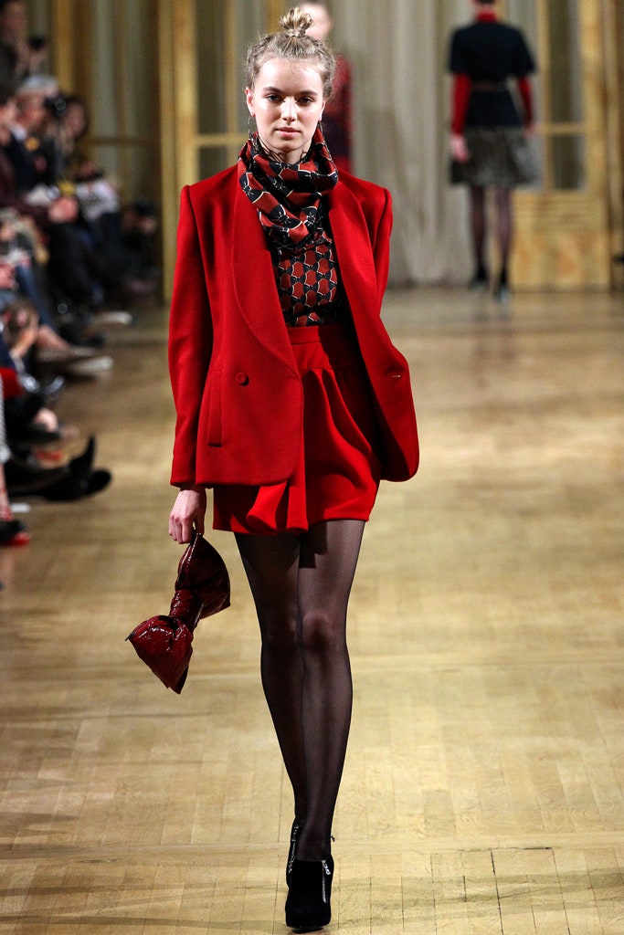 red long-sleeve collared tailored blazer