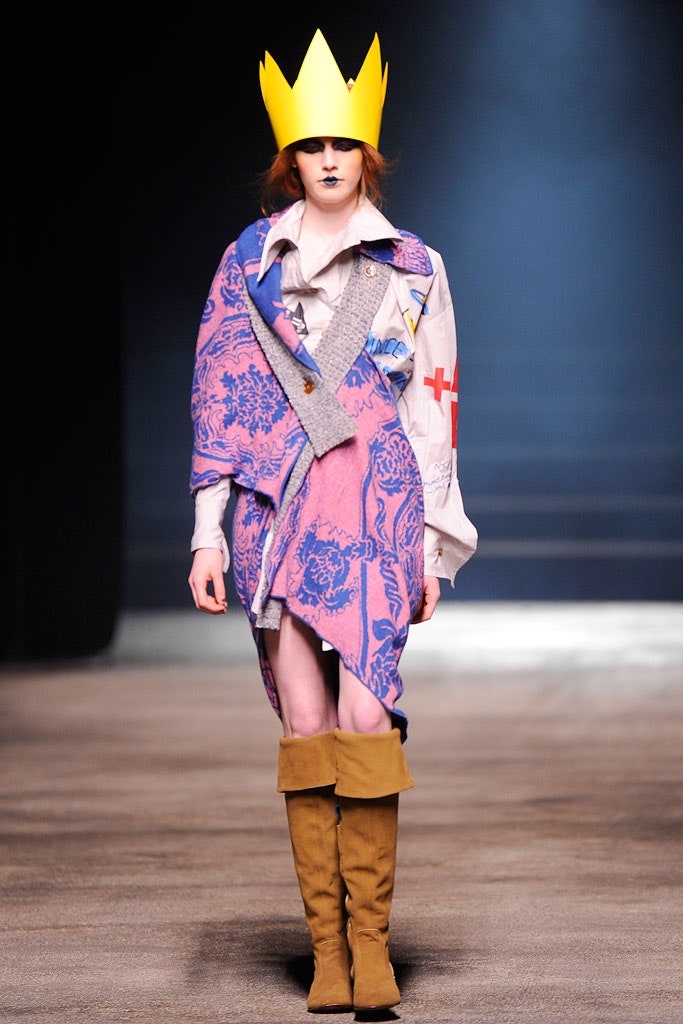 relaxed layered midi dress with crown hat