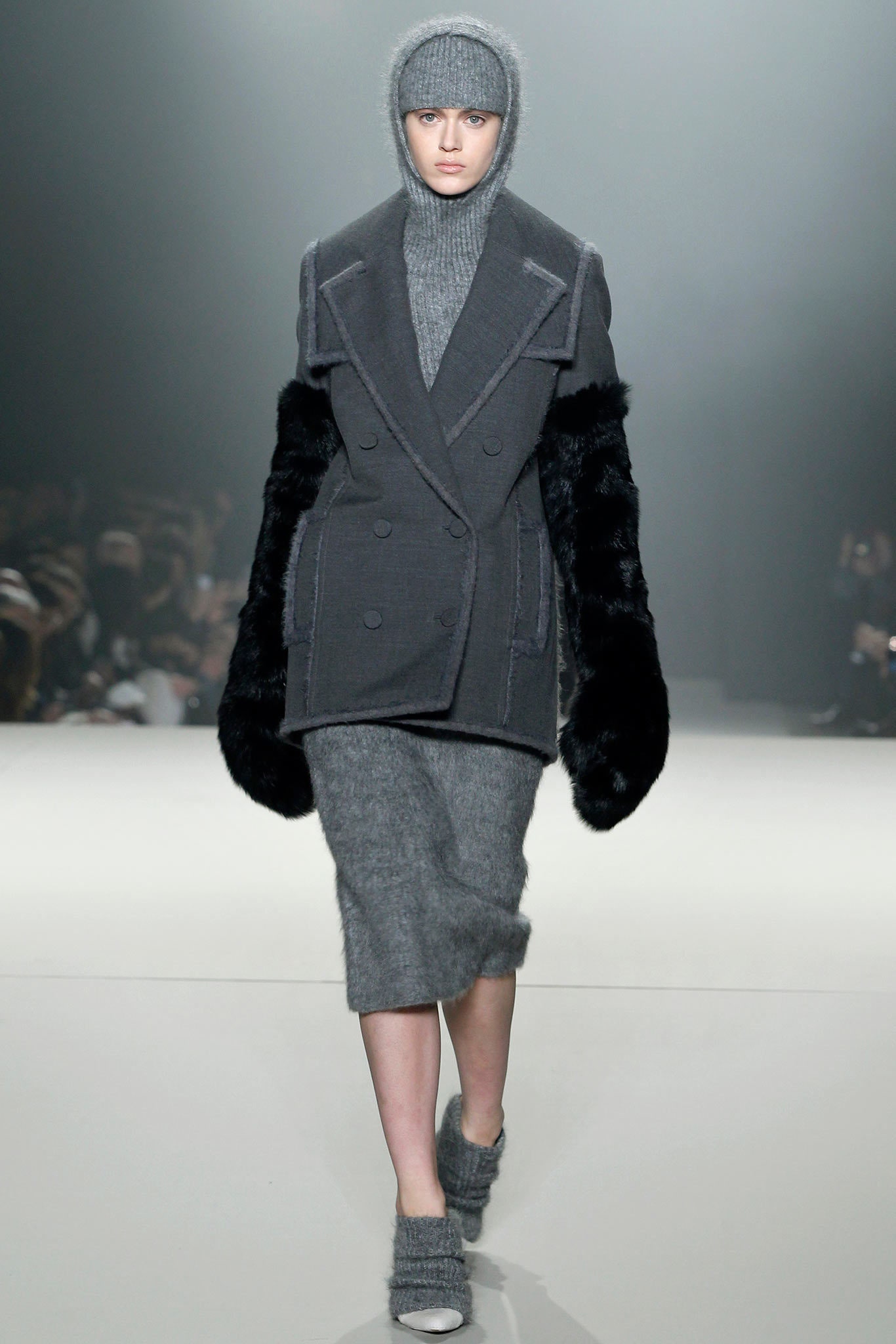 gray wool long-sleeve collared fitted coat