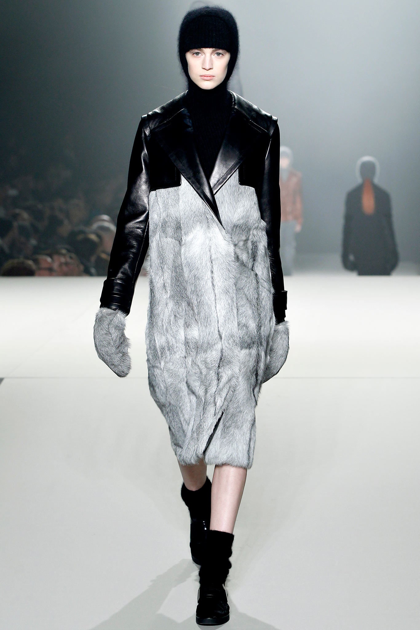 gray fur long-sleeve collared fitted layered midi coat