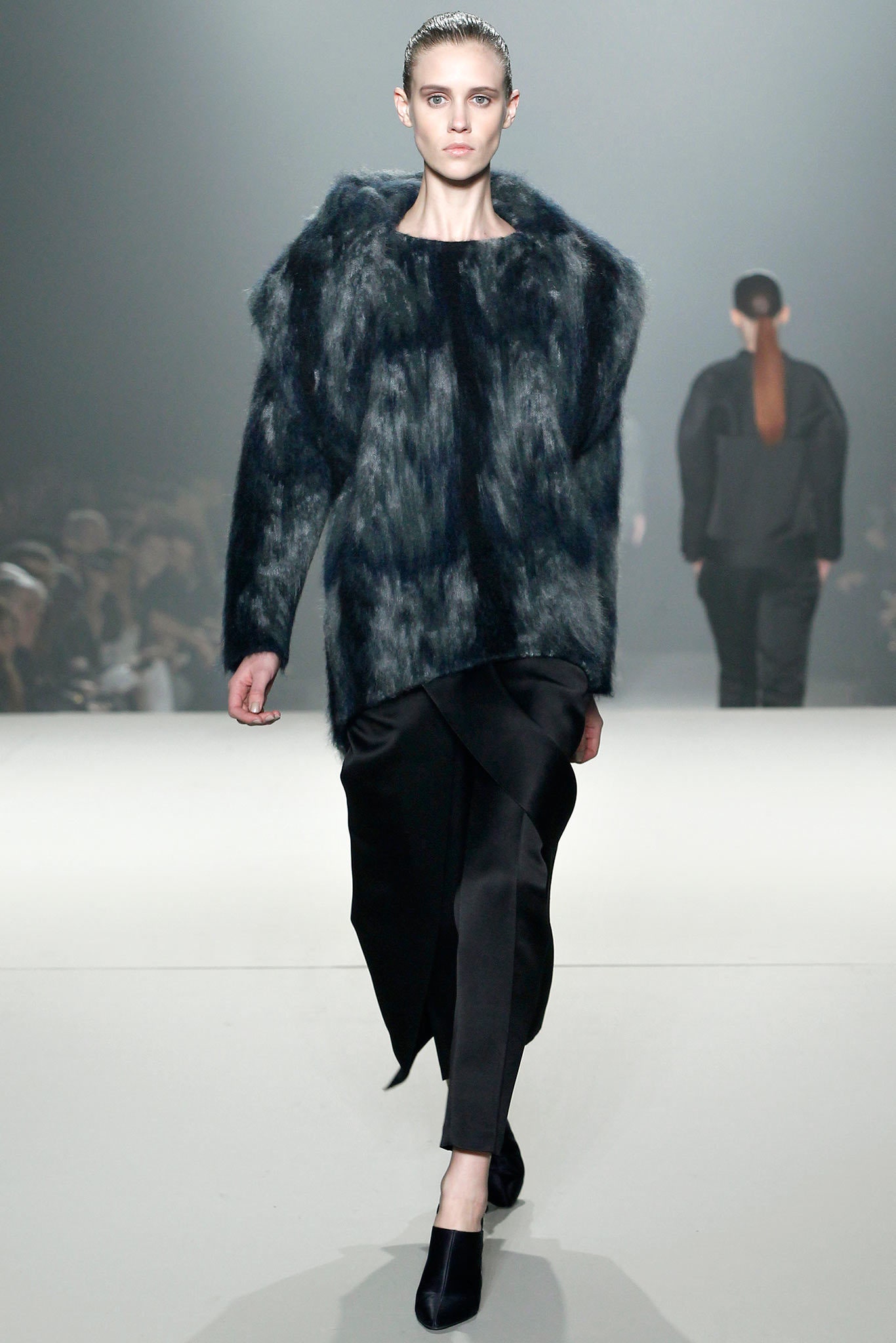 black fur long-sleeve collared relaxed draped coat