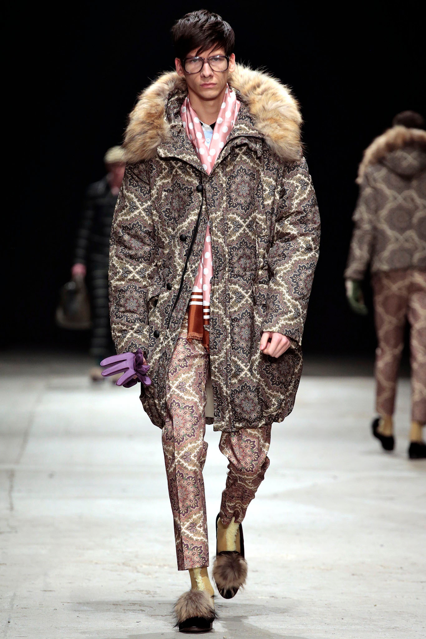 brown printed coat with gloves