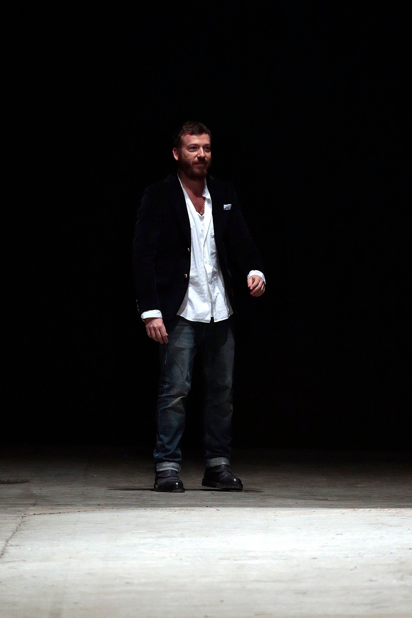 black blazer white shirt blue jeans