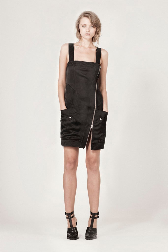 black fitted sleeveless dress