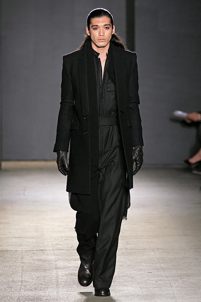 black wool long-sleeve collared fitted zippered coat