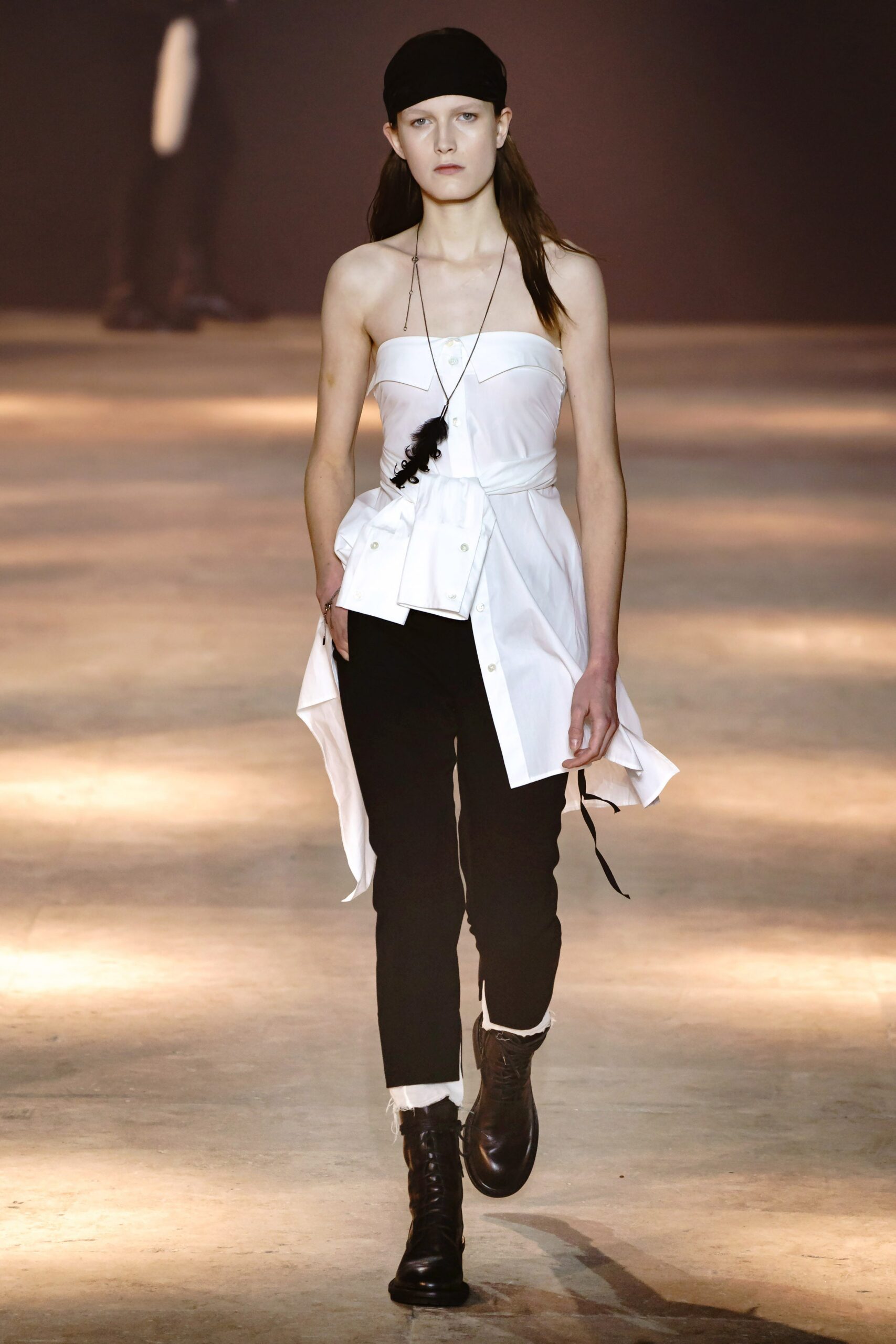 white cotton sleeveless collared fitted buttoned top