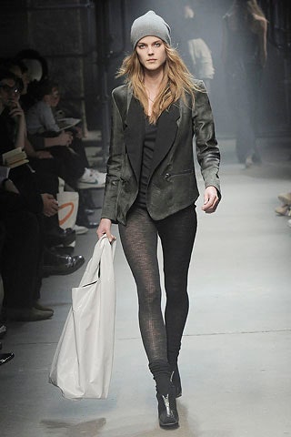 black tailored blazer with leggings