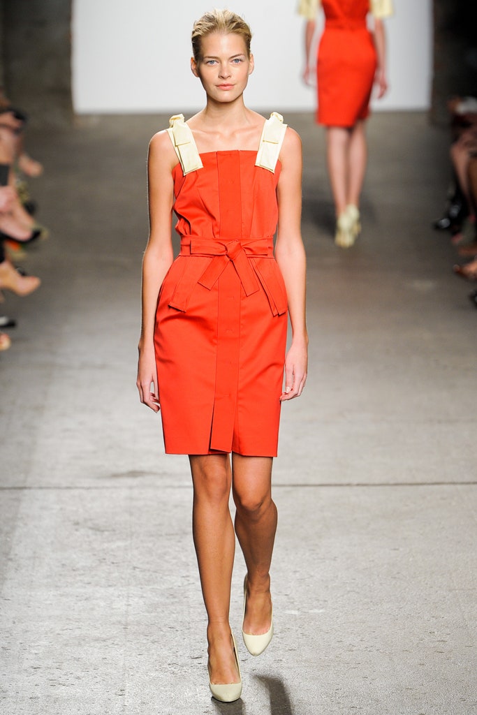fitted red sleeveless dress