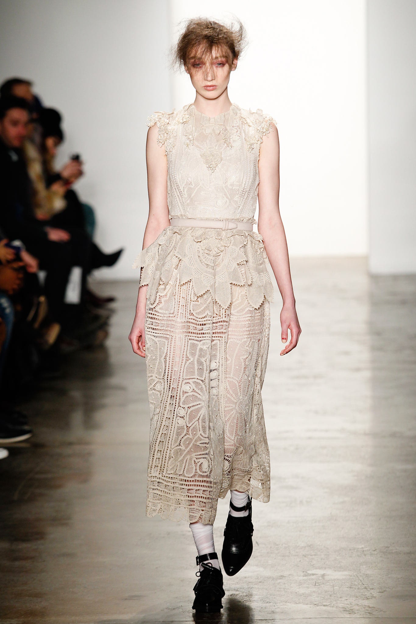 beige lace sleeveless dress