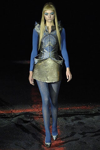 blue silk top with gold skirt