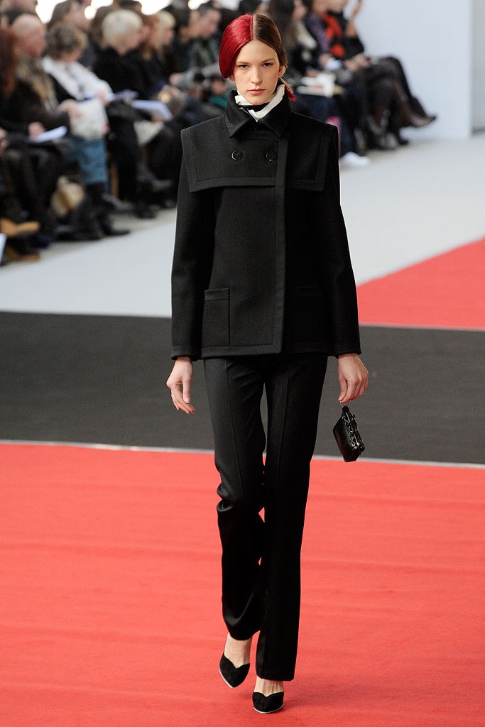 black wool long-sleeve collared fitted buttoned jacket