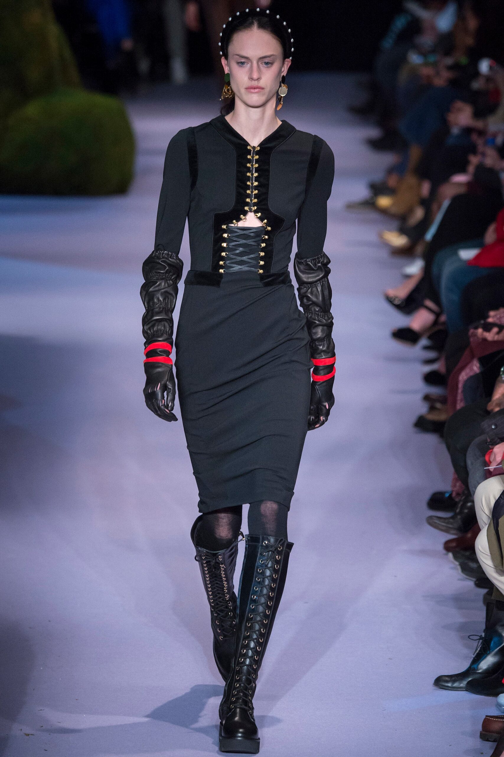 black leather fitted gloves