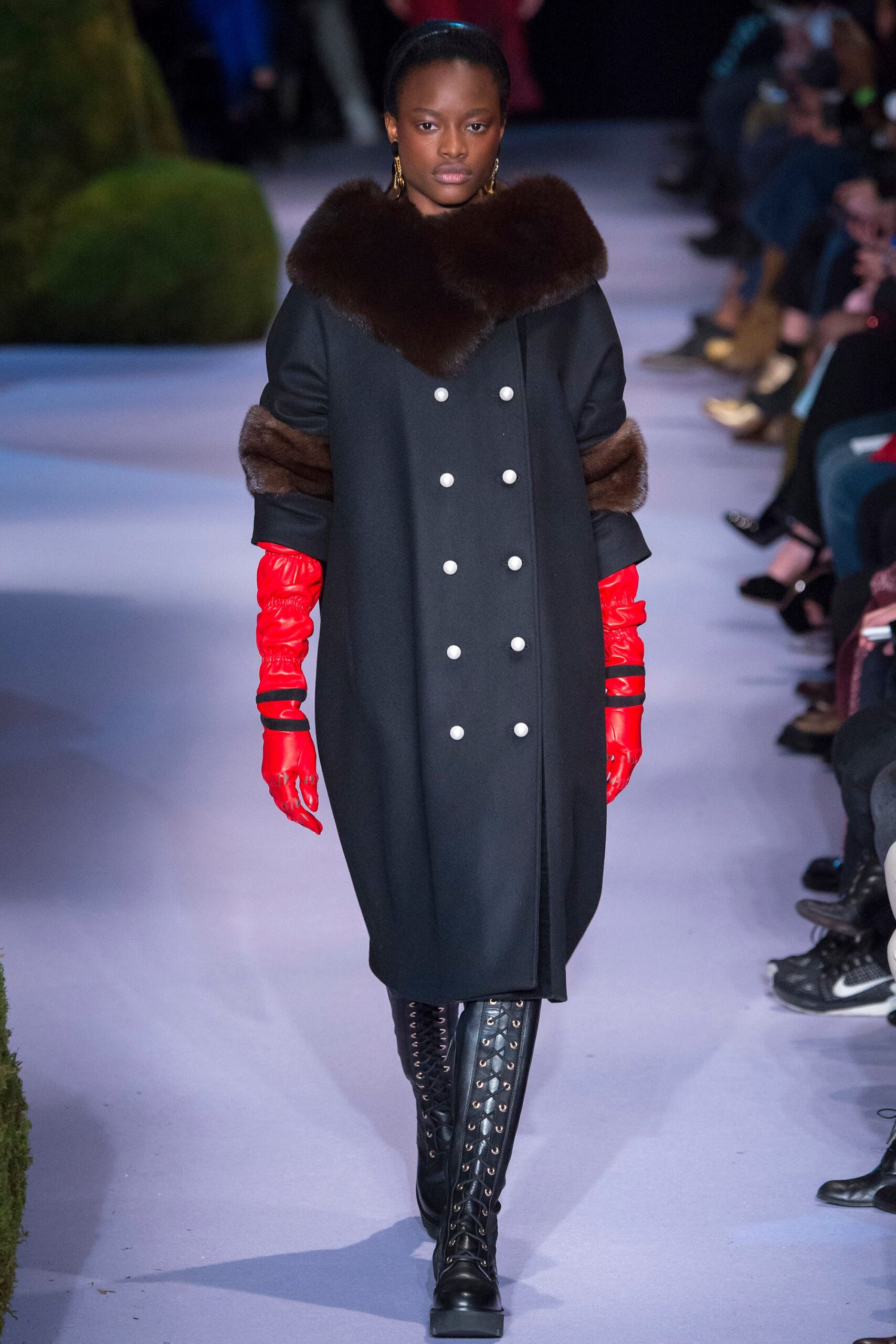 black wool long-sleeve collared relaxed buttoned coat