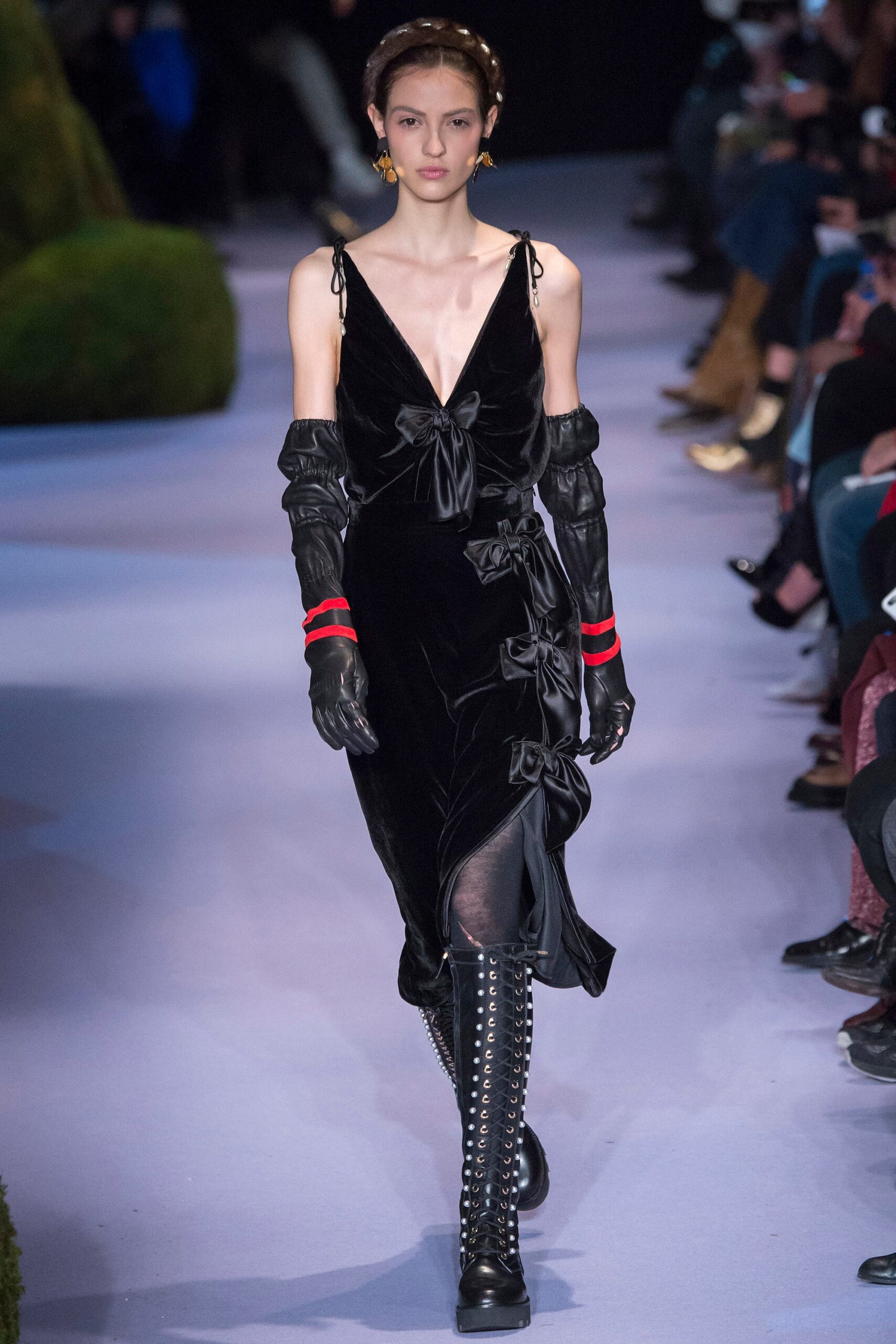 black leather fitted gloves
