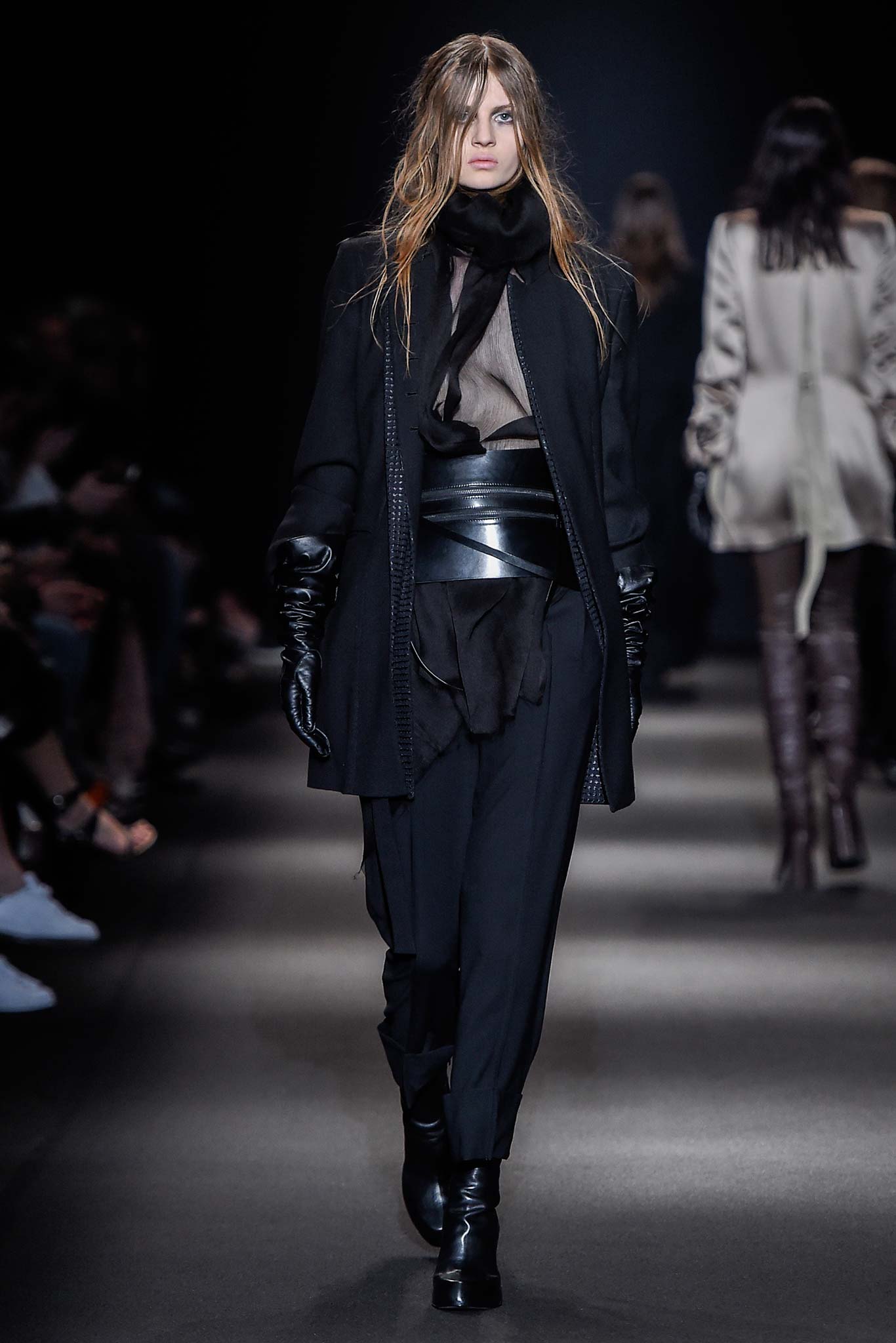 black wool long-sleeve collared relaxed layered coat
