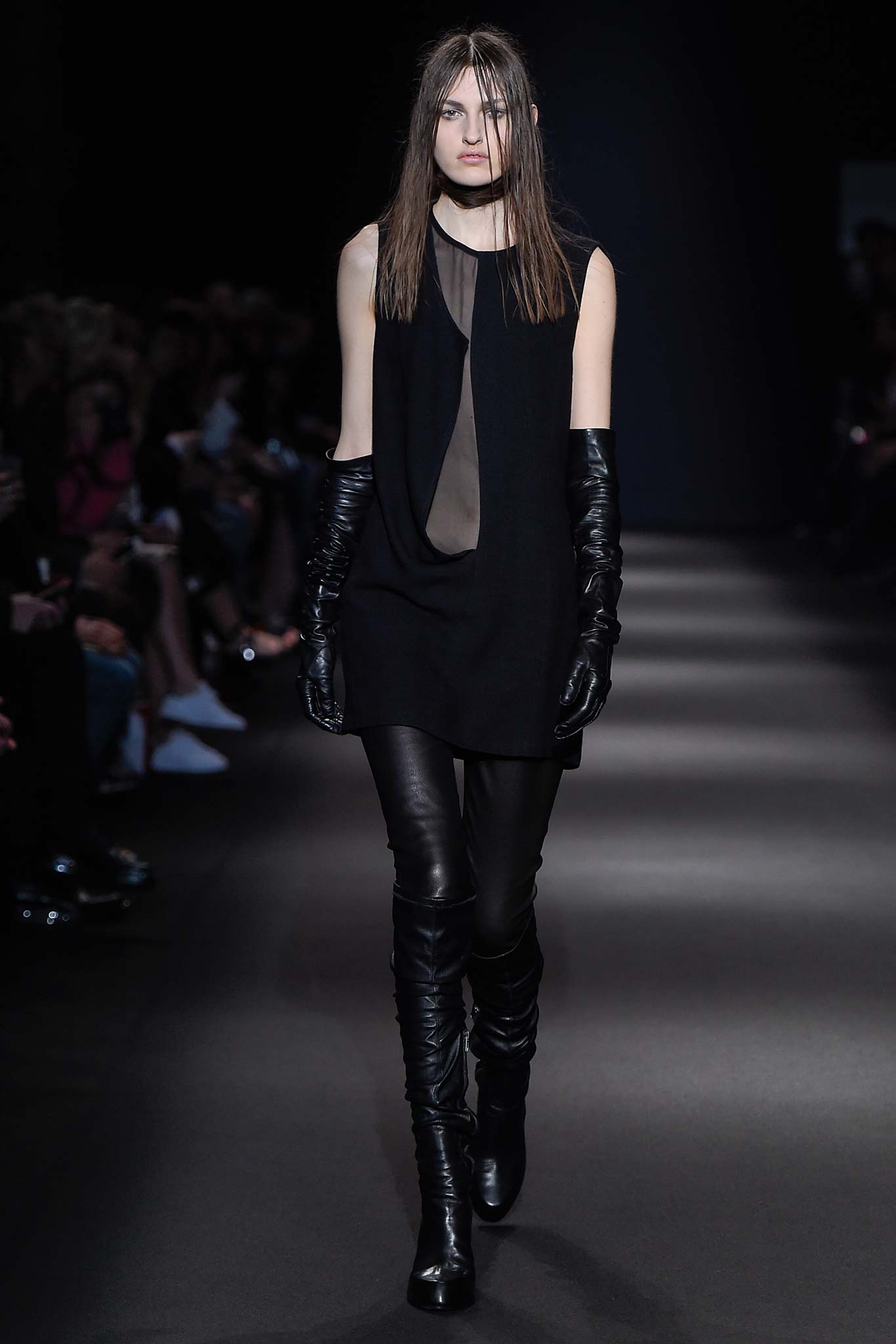 black leather fitted gloves
