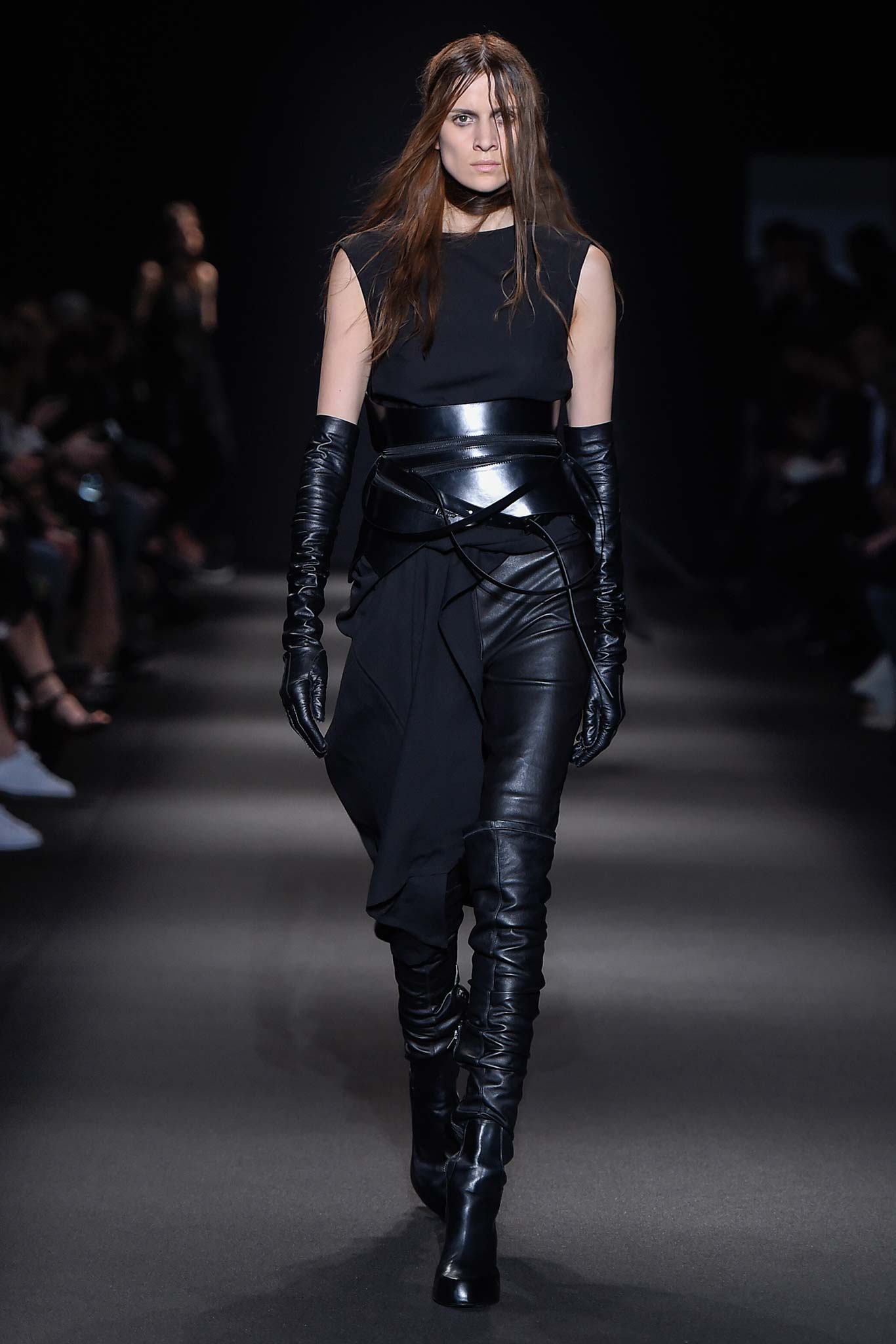 black leather fitted gloves