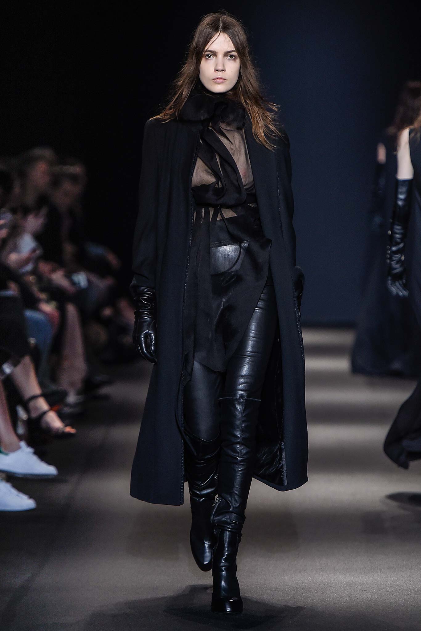 black leather fitted gloves