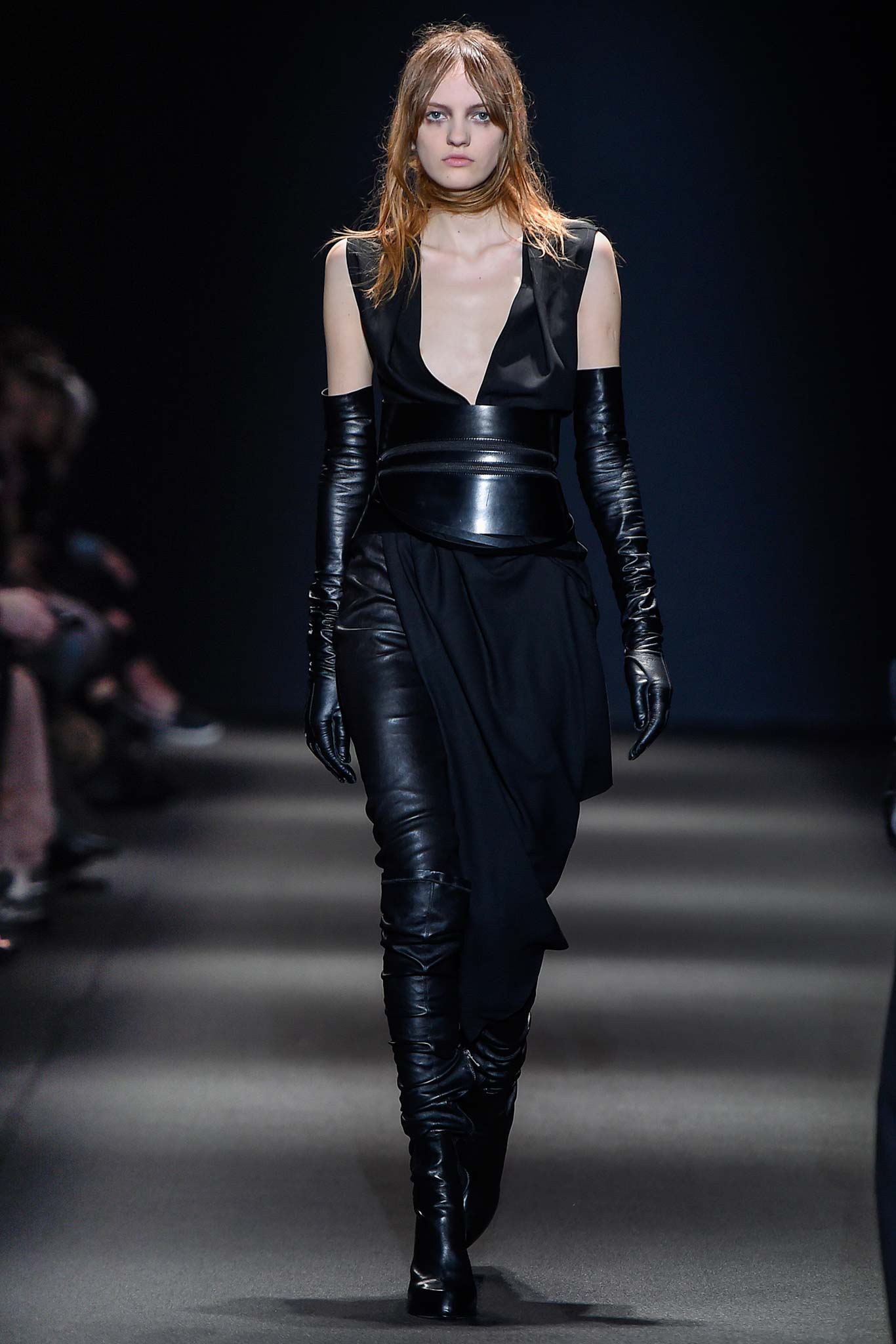 black leather fitted gloves