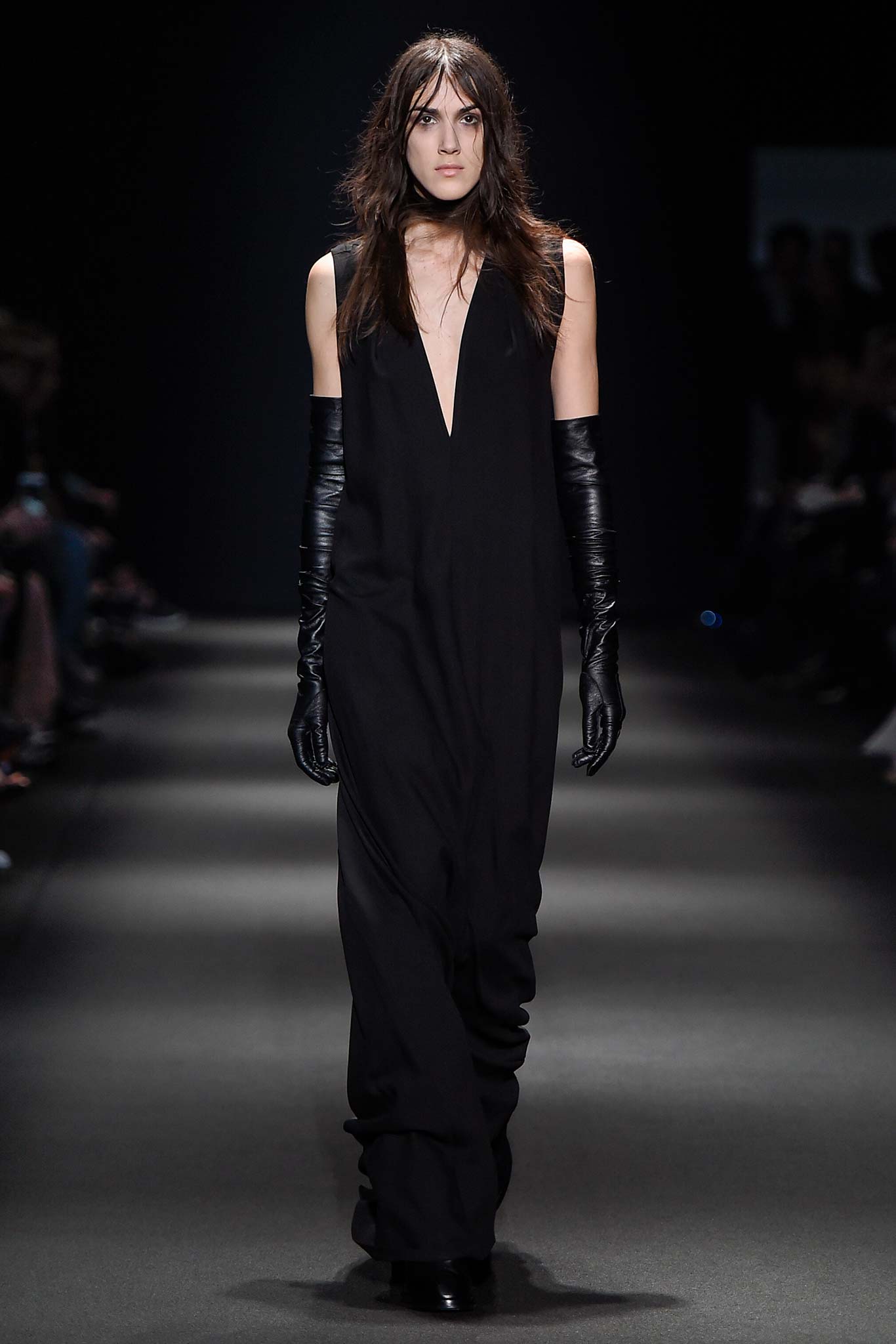 black leather fitted gloves