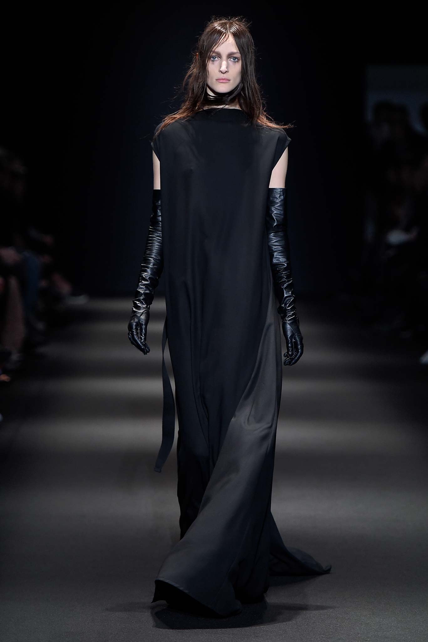 black leather fitted gloves