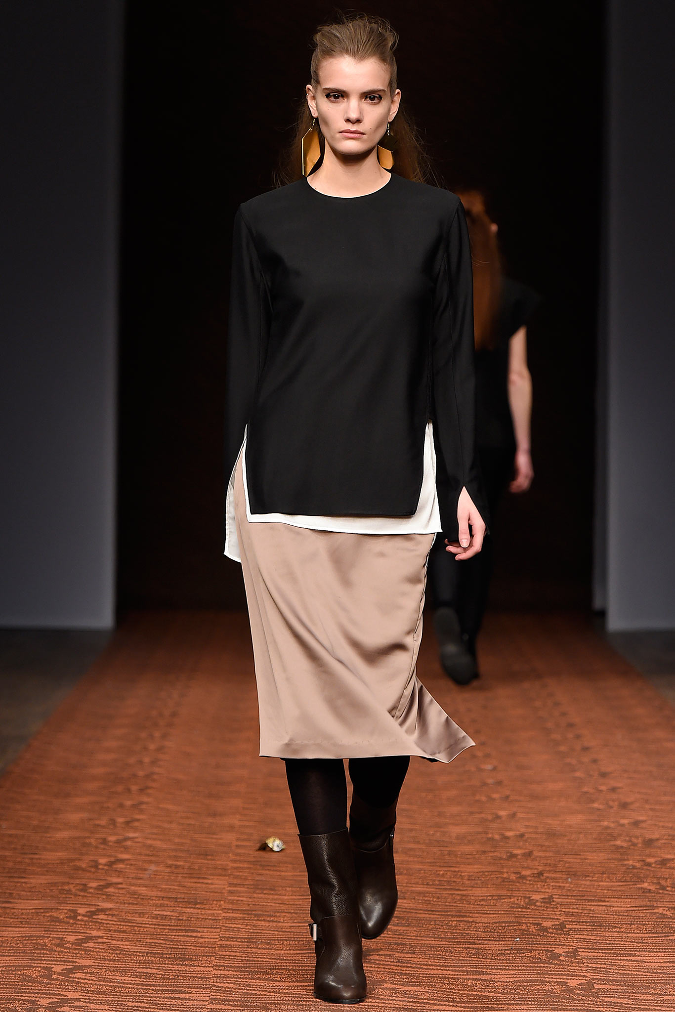 black top beige asymmetric skirt