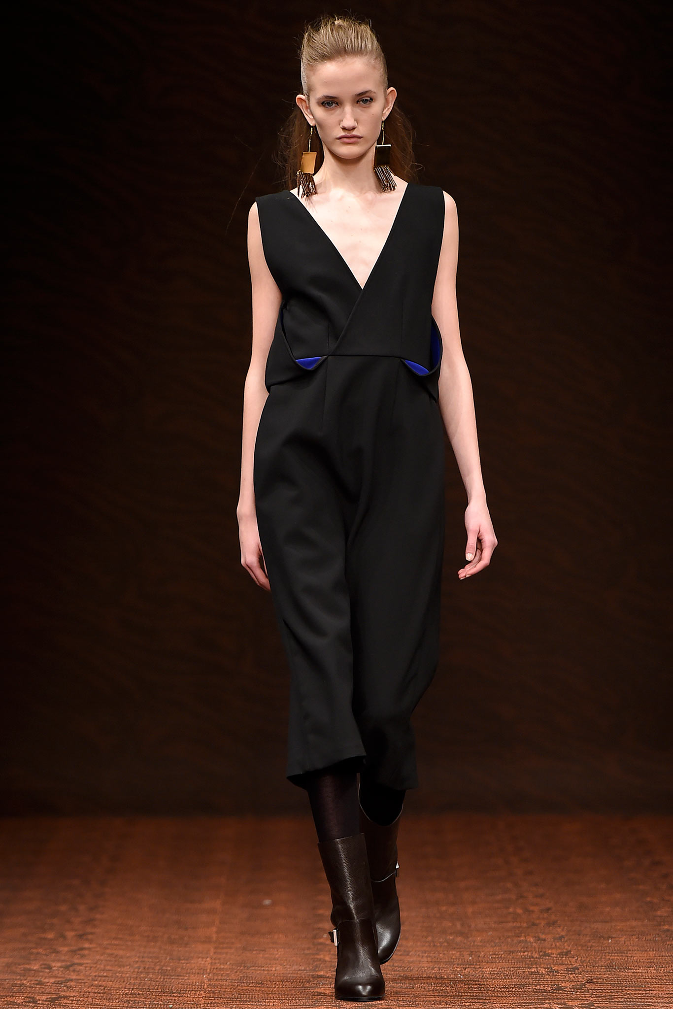black fitted midi dress with brown boots