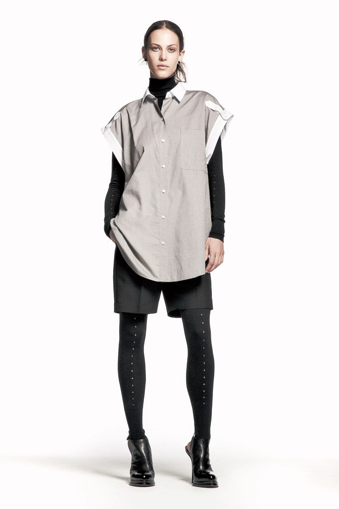 gray cotton short-sleeve collared oversized buttoned pockets shirt
