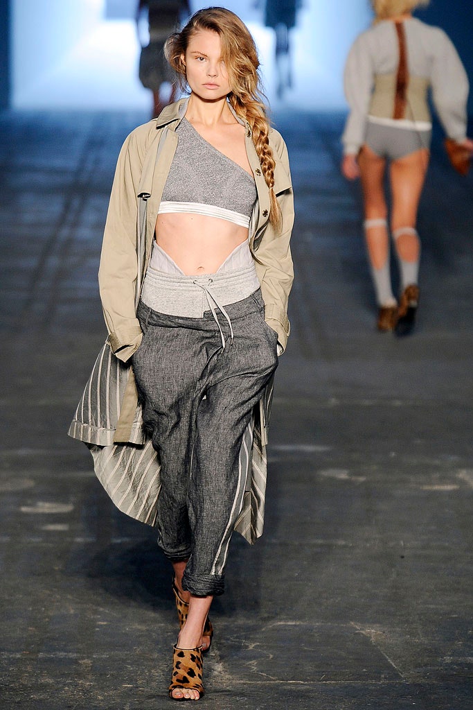 gray cotton sleeveless fitted cropped top
