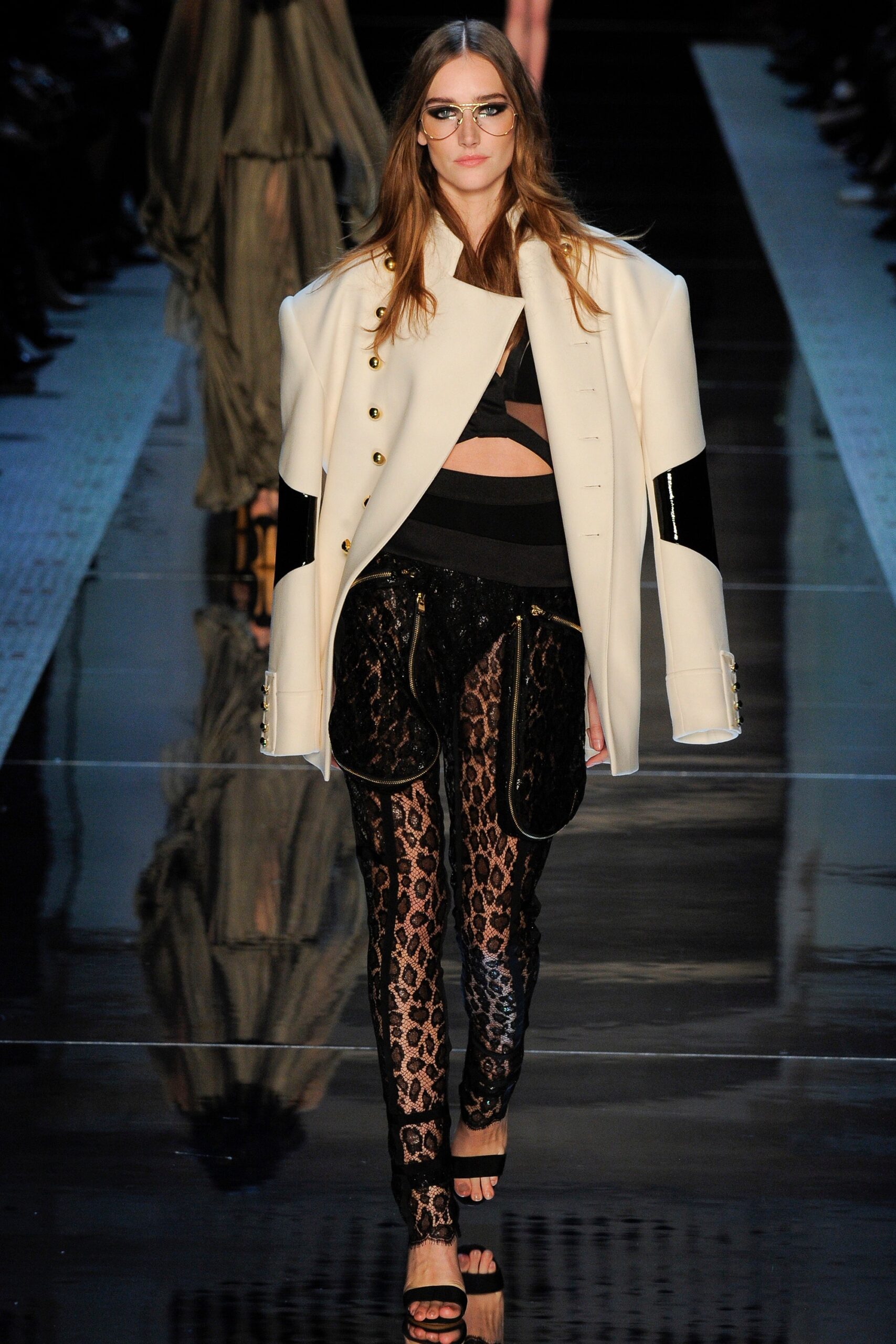 white cotton long-sleeve collared structured buttoned jacket