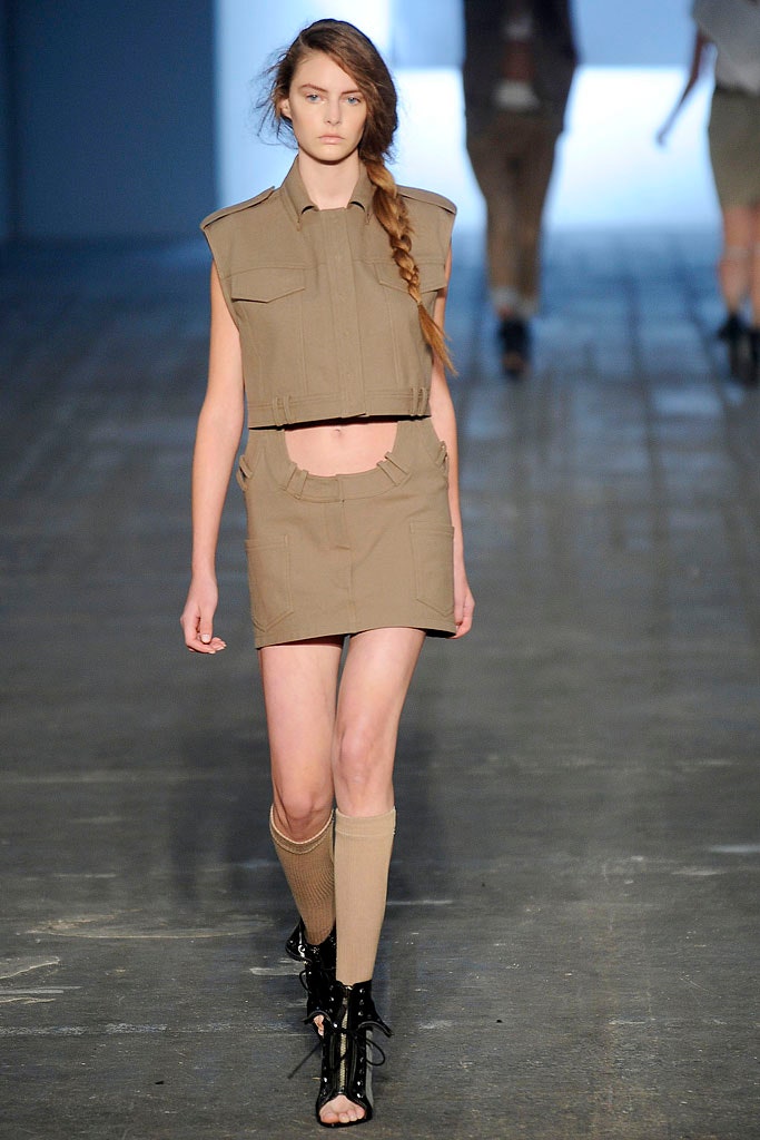 beige sleeveless collared fitted zippered cropped top