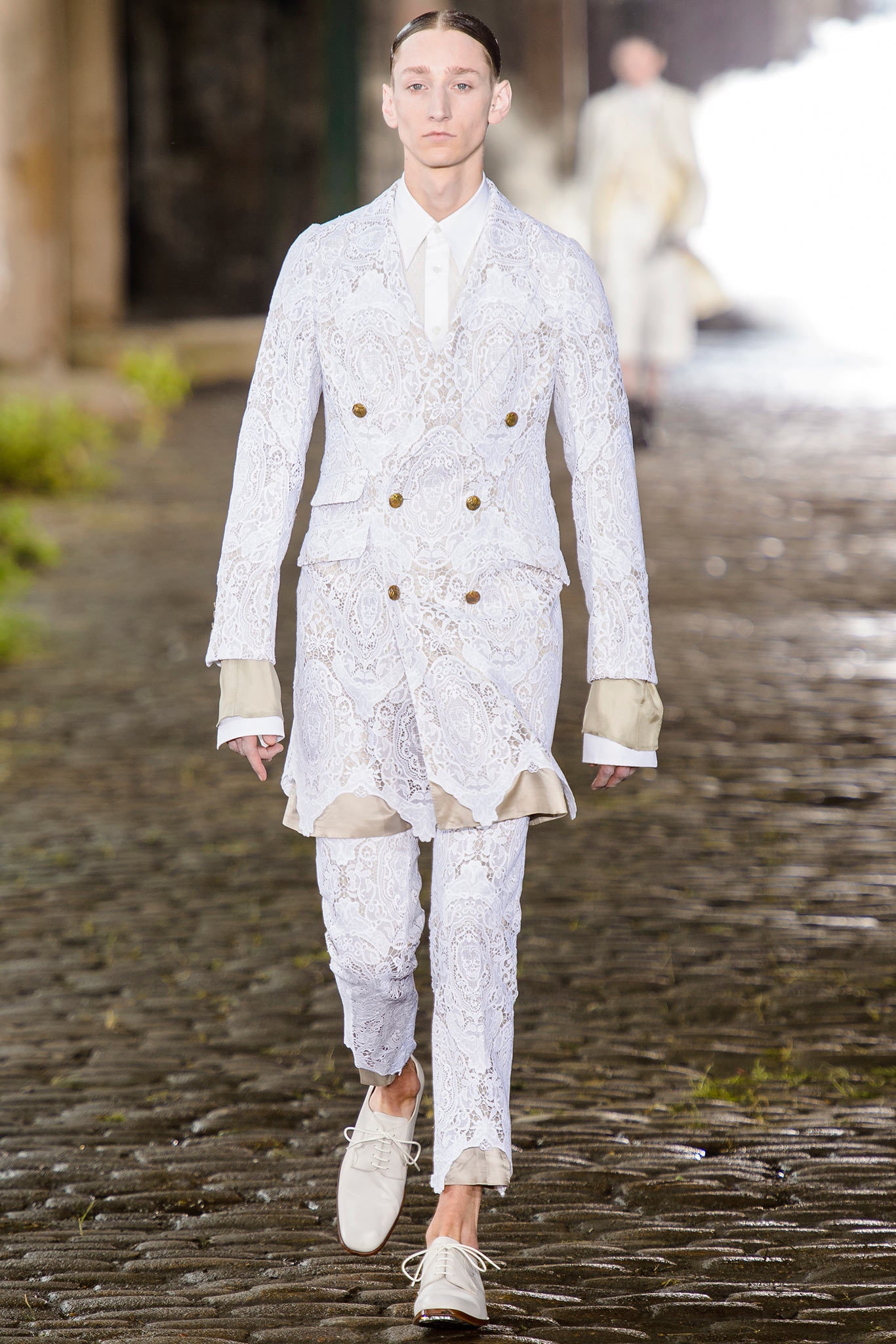 white lace long-sleeve collared fitted embroidered suit