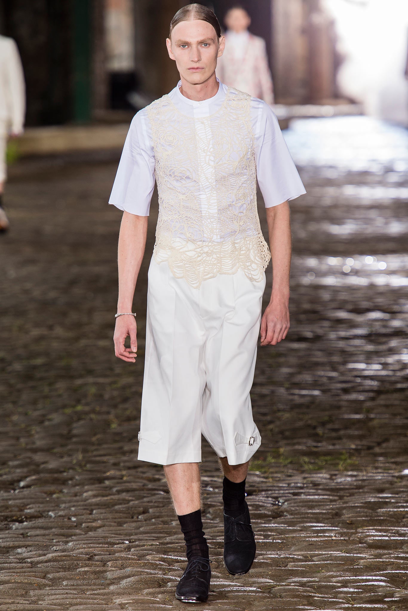 white cotton short-sleeve collared fitted embroidered shirt
