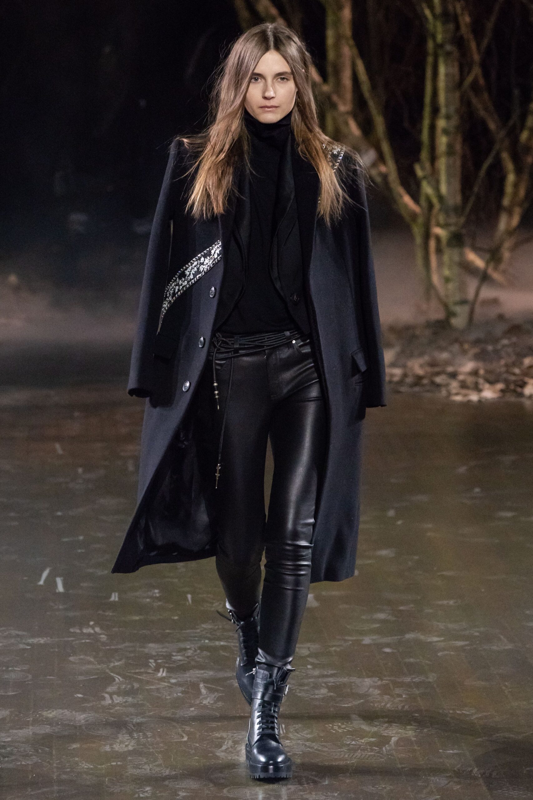 black wool long-sleeve collared relaxed buttoned coat