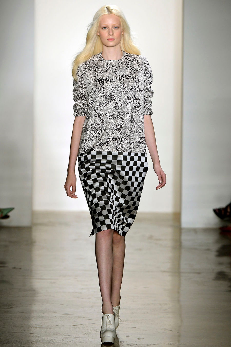 black silk fitted pencil skirt